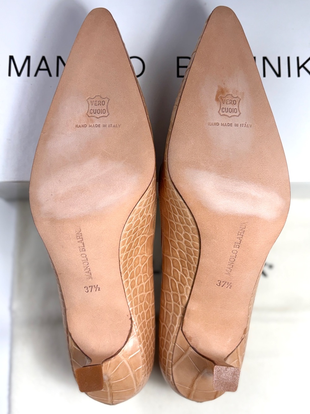 Manolo Blahnik Tan “Mandello” 50mm Leather Embossed Alligator Kitten Heel Sz 7.5 - Picture 5 of 6